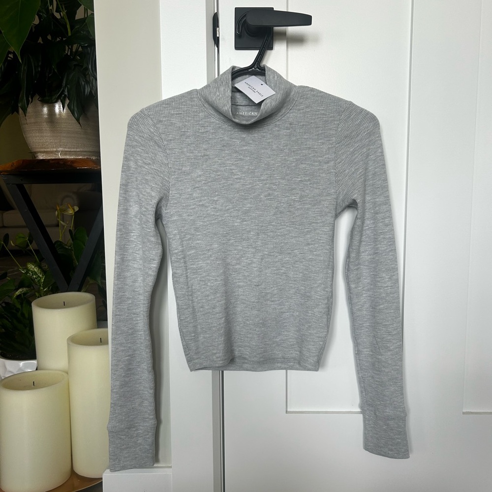 American Eagle Grey Long Sleeve Cropped Hey Baby Mock Neck Tee